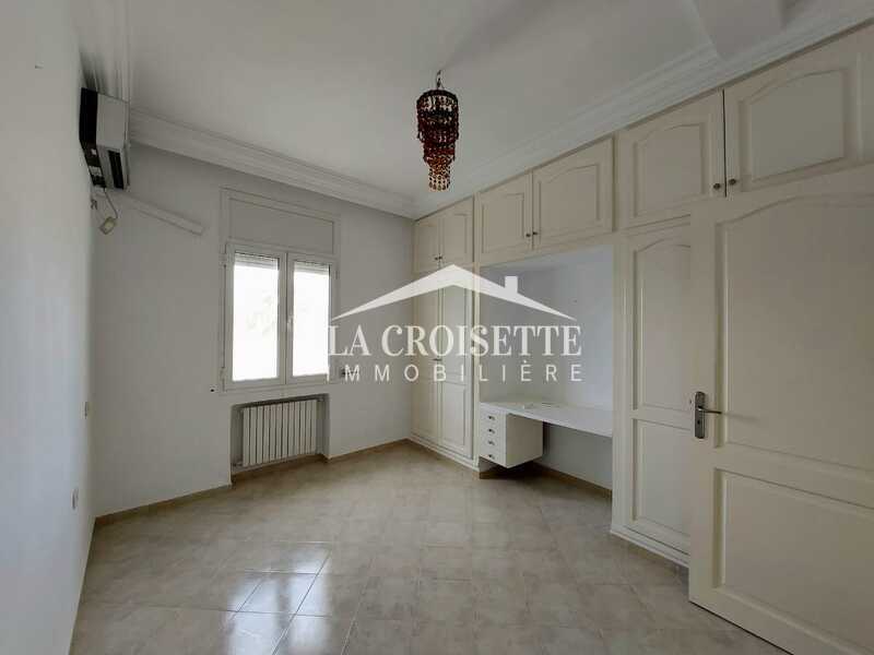 Villa S+5 à La Soukra